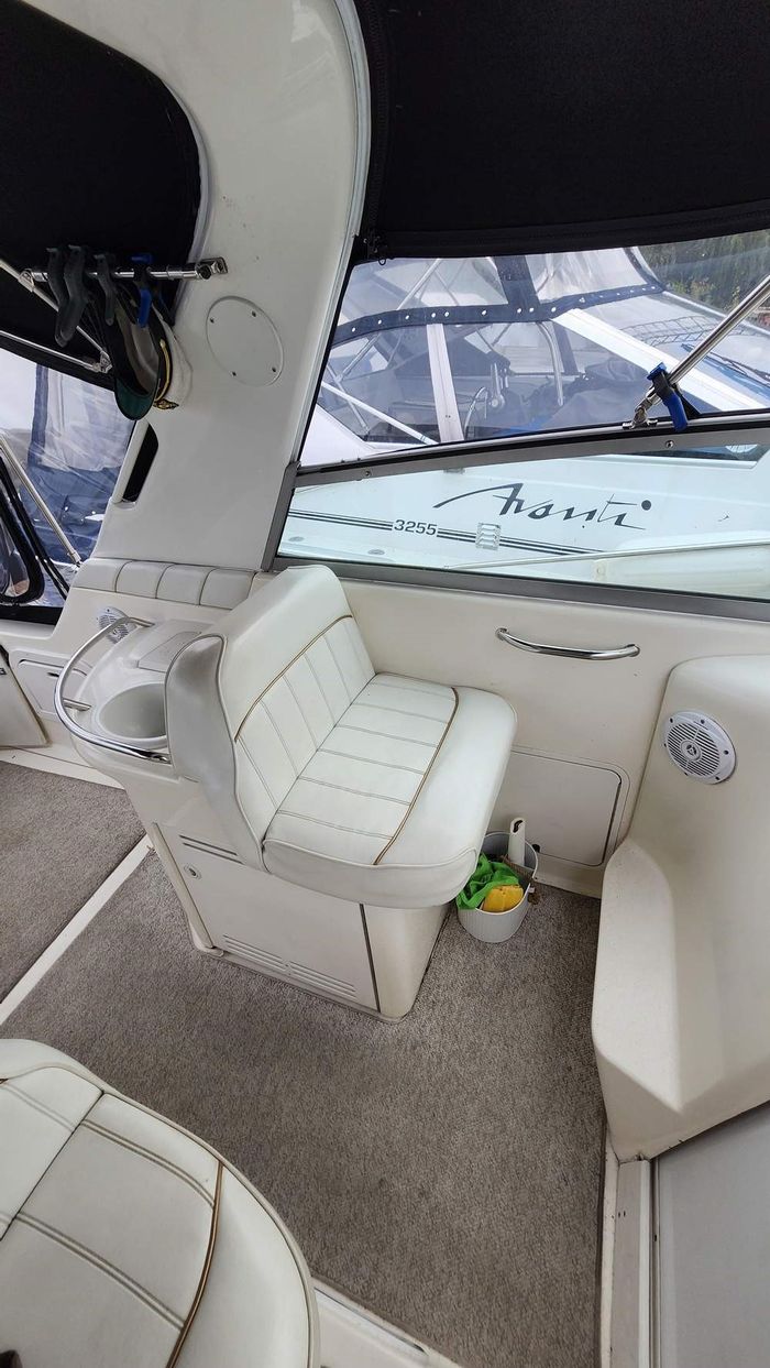 1997 Sea Ray 330 Sundancer M/C Photo 7 of 22