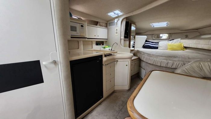 1997 Sea Ray 330 Sundancer M/C Photo 16 of 22