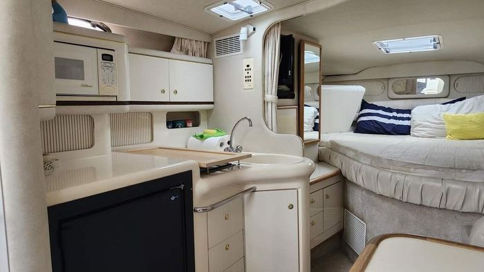 1997 Sea Ray 330 Sundancer M/C Photo 17 of 22