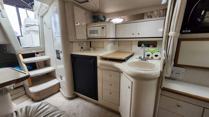 1997 Sea Ray 330 Sundancer M/C Photo 15 of 22
