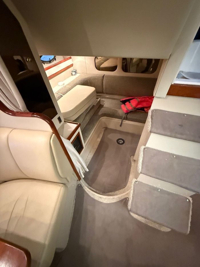 2001 Cruisers Yachts 3470 Express Photo 3 of 5