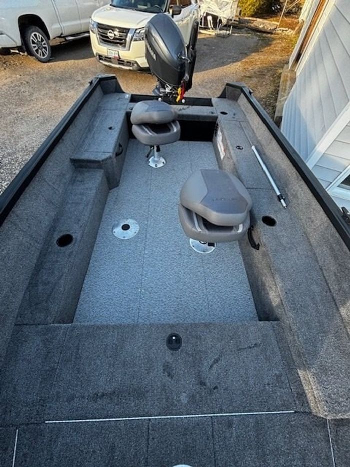 2026 Alumacraft Escape 165 Tiller NIGHTFALL BLACK Photo 4 of 16