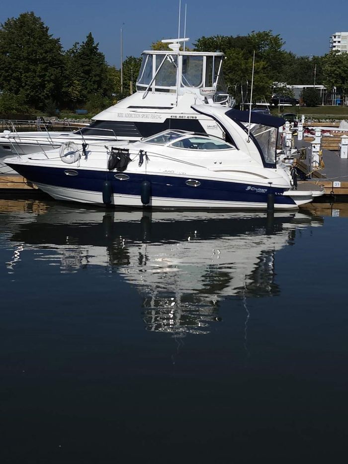 2007 Cruisers Yachts 310 Express MC Photo 1 sur 8