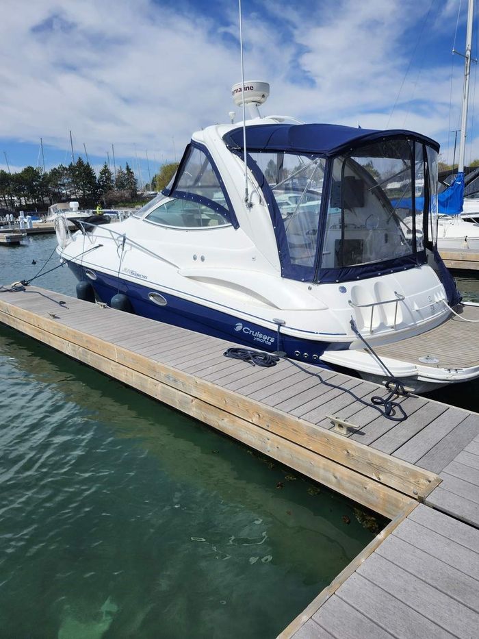 2007 Cruisers Yachts 310 Express MC Photo 2 sur 8