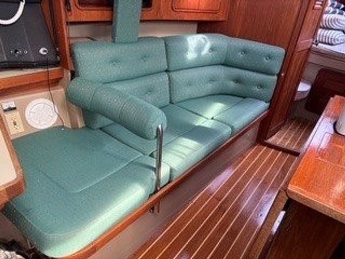 1989 C&C 37+ Photo 4 of 8