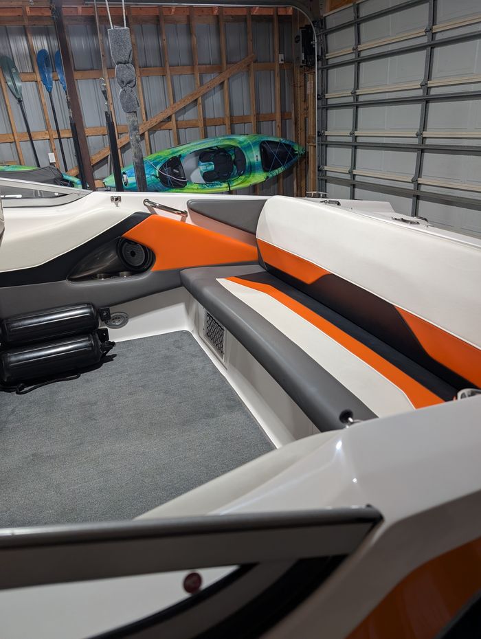 2014 Checkmate 2400 BRX Photo 3 of 9