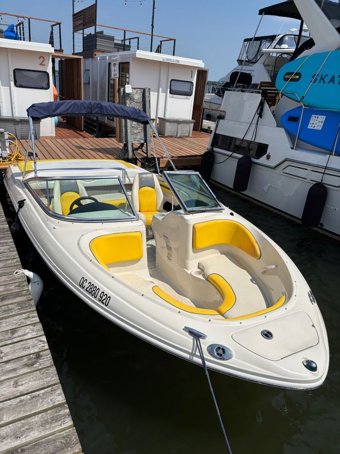 2006 Sea Ray 205 sport Photo 2 of 6