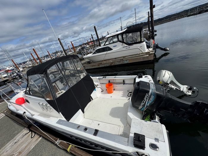 1990 Bayliner 2302 Trophy Walkaround Photo 6 of 41