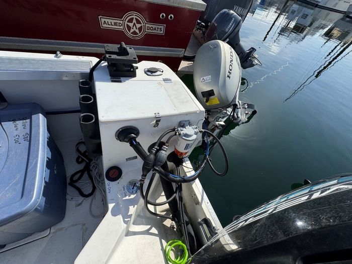 1990 Bayliner 2302 Trophy Walkaround Photo 33 of 41