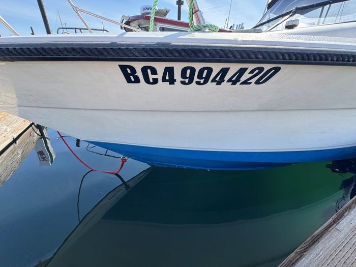 1990 Bayliner 2302 Trophy Walkaround Photo 9 of 41