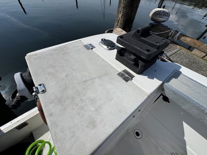 1990 Bayliner 2302 Trophy Walkaround Photo 37 of 41