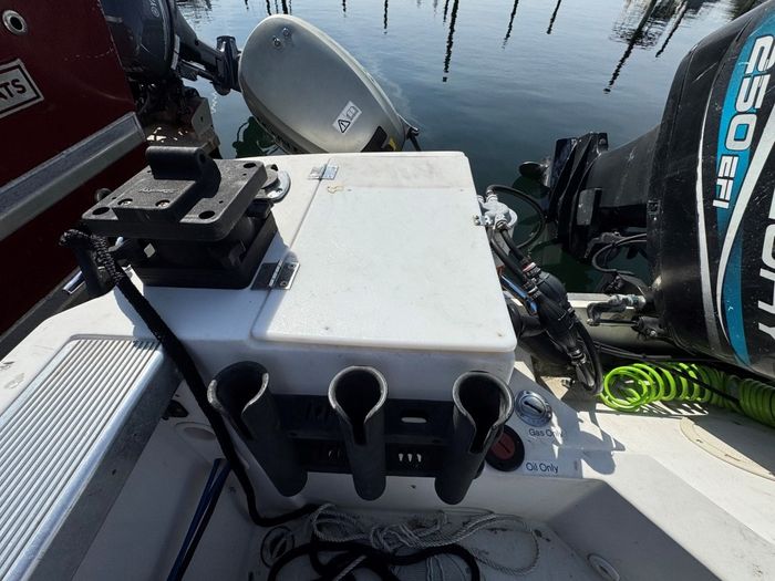 1990 Bayliner 2302 Trophy Walkaround Photo 26 of 41