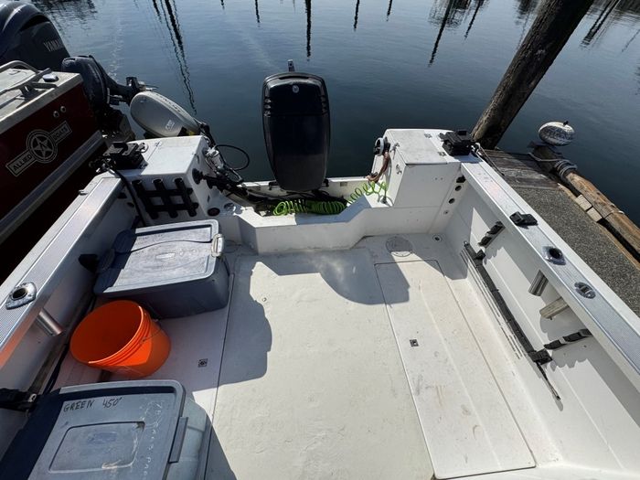 1990 Bayliner 2302 Trophy Walkaround Photo 8 of 41