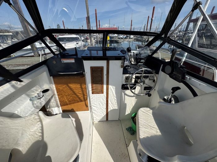 1990 Bayliner 2302 Trophy Walkaround Photo 14 of 41