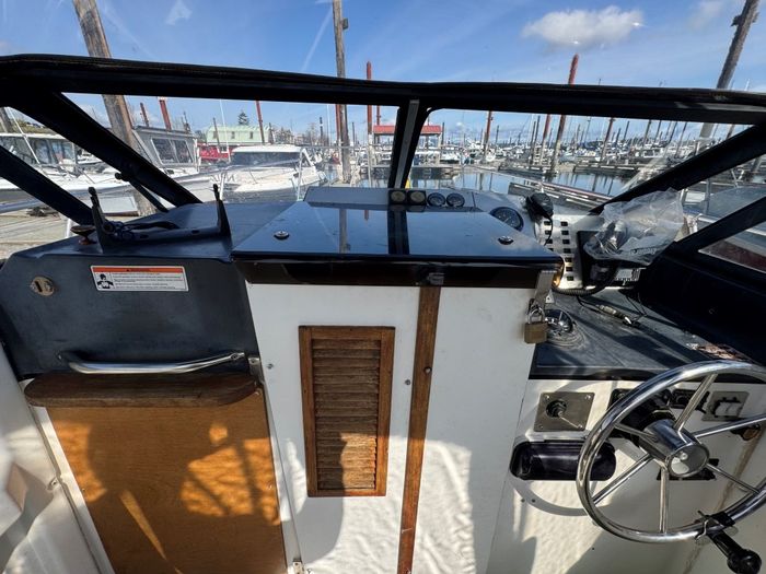 1990 Bayliner 2302 Trophy Walkaround Photo 15 of 41