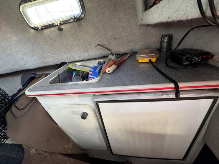 1990 Bayliner 2302 Trophy Walkaround Photo 40 of 41