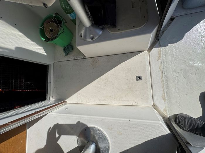 1990 Bayliner 2302 Trophy Walkaround Photo 32 of 41