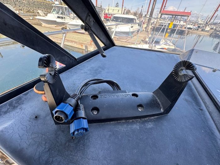 1990 Bayliner 2302 Trophy Walkaround Photo 20 of 41