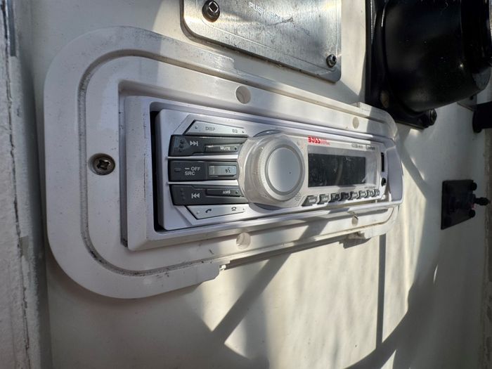 1990 Bayliner 2302 Trophy Walkaround Photo 19 of 41
