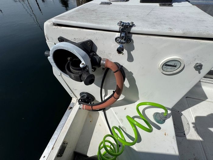 1990 Bayliner 2302 Trophy Walkaround Photo 28 of 41