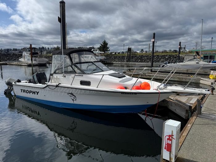 1990 Bayliner 2302 Trophy Walkaround Photo 1 of 41