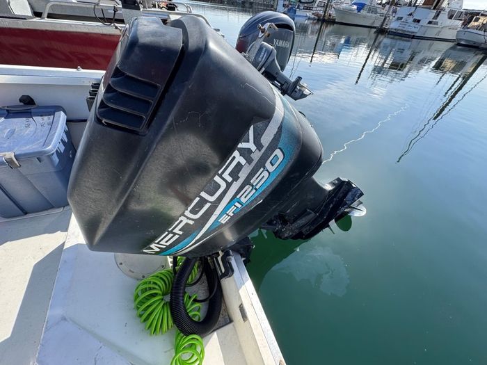 1990 Bayliner 2302 Trophy Walkaround Photo 22 of 41