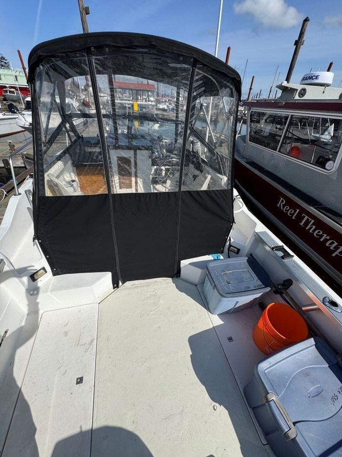 1990 Bayliner 2302 Trophy Walkaround Photo 11 of 41