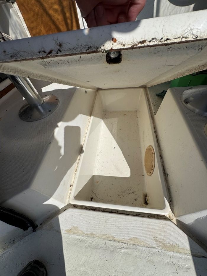 1990 Bayliner 2302 Trophy Walkaround Photo 29 of 41