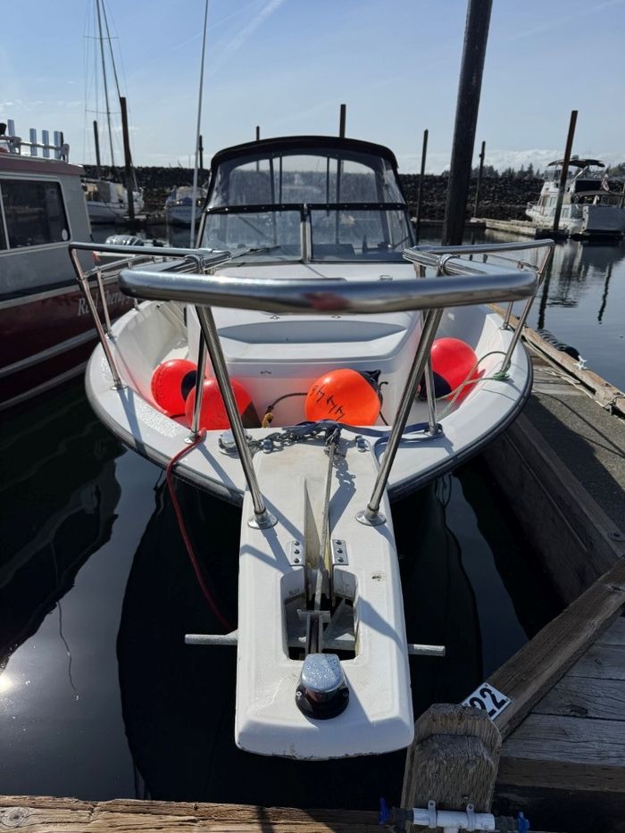 1990 Bayliner 2302 Trophy Walkaround Photo 3 of 41