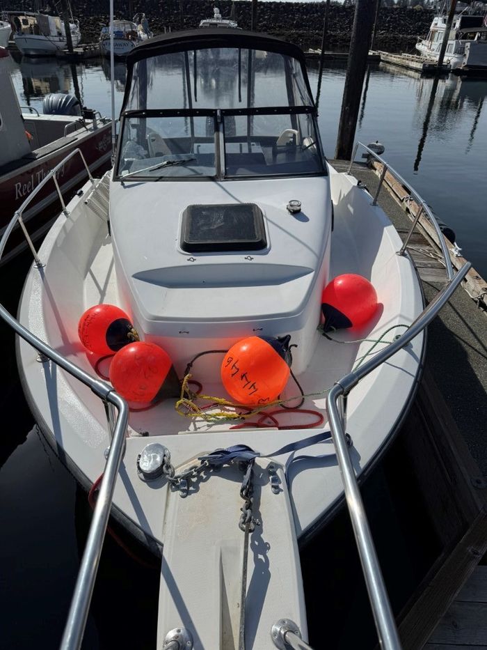 1990 Bayliner 2302 Trophy Walkaround Photo 4 of 41