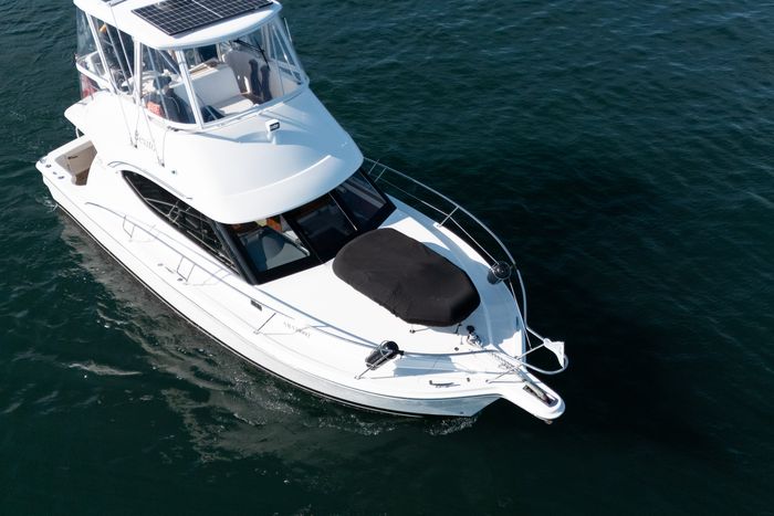 2006 Riviera 33 Flybridge Photo 9 sur 74