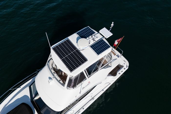 2006 Riviera 33 Flybridge Photo 11 sur 74