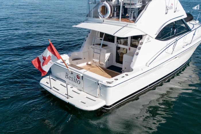 2006 Riviera 33 Flybridge Photo 12 sur 74
