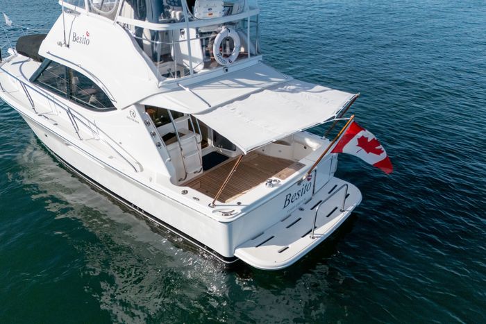 2006 Riviera 33 Flybridge Photo 15 sur 74