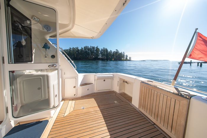 2006 Riviera 33 Flybridge Photo 18 sur 74