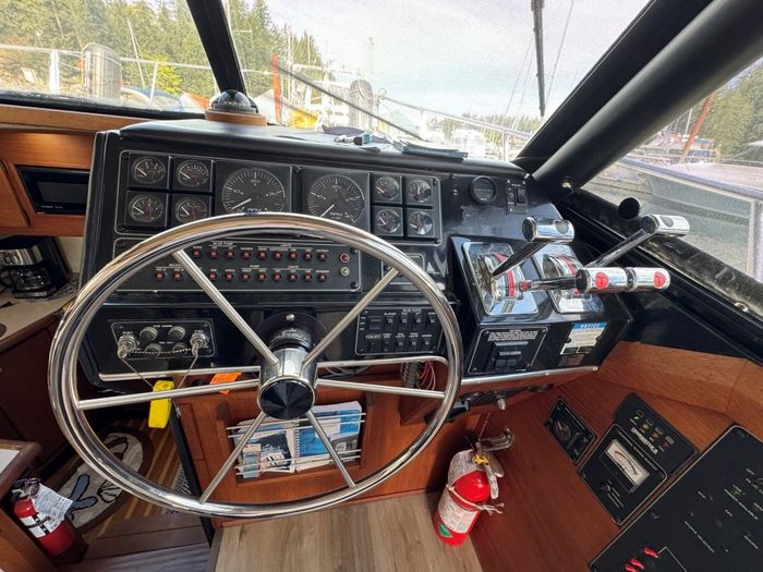 1995 Bayliner 3288 Motoryacht Photo 48 of 113