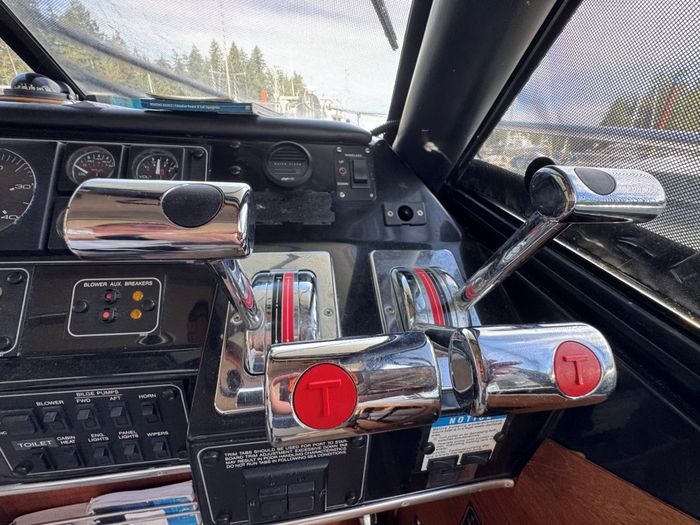 1995 Bayliner 3288 Motoryacht Photo 49 of 113
