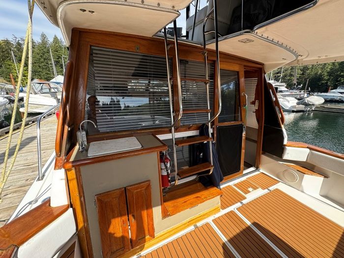 1995 Bayliner 3288 Motoryacht Photo 43 of 113