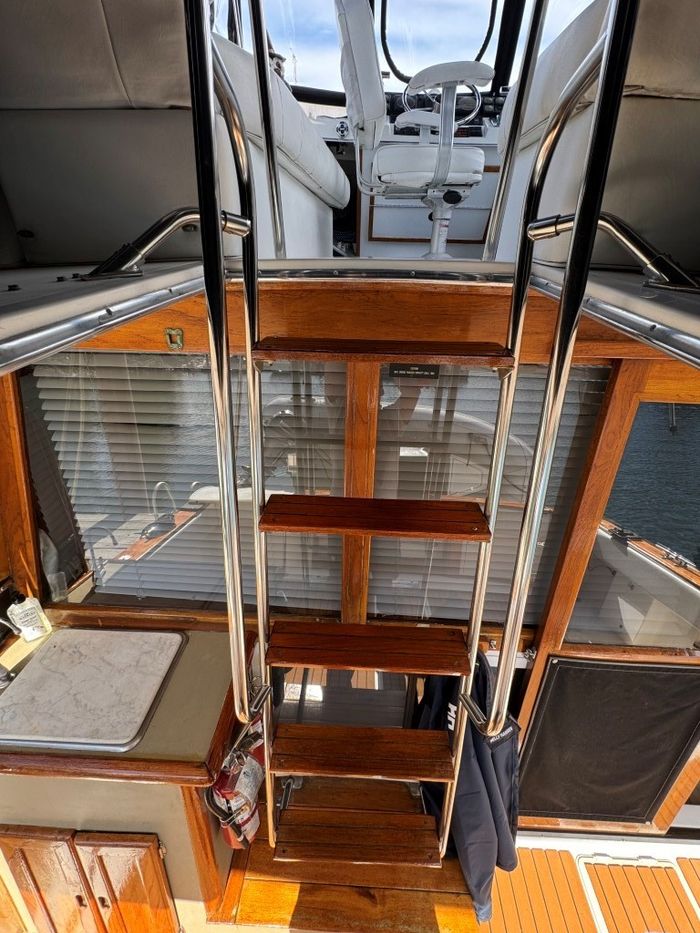 1995 Bayliner 3288 Motoryacht Photo 39 of 113