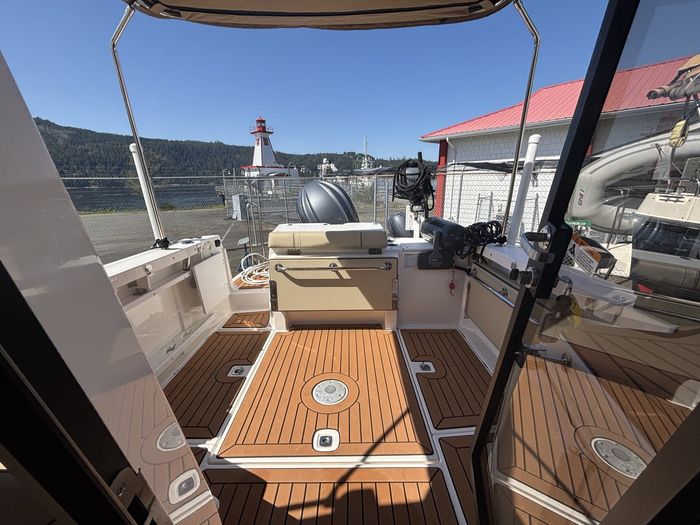 2022 Ranger Tugs R-27 NW Photo 9 of 29