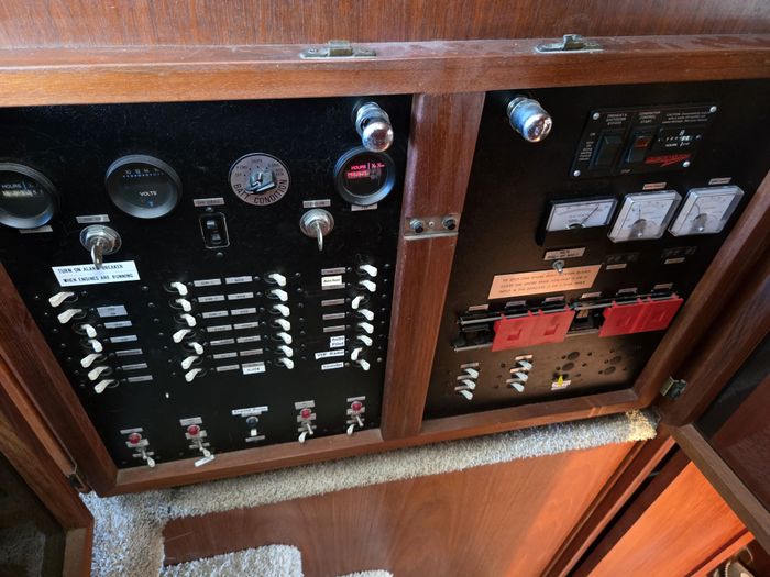 1981 Uniflite MY Photo 35 sur 45