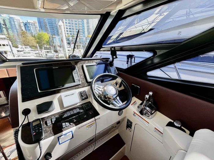 2015 Sea Ray 470 Sundancer Photo 18 of 62