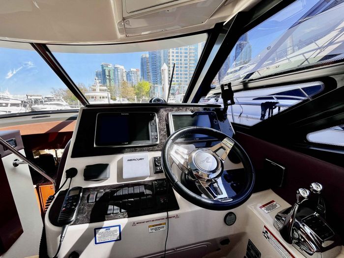 2015 Sea Ray 470 Sundancer Photo 20 of 62
