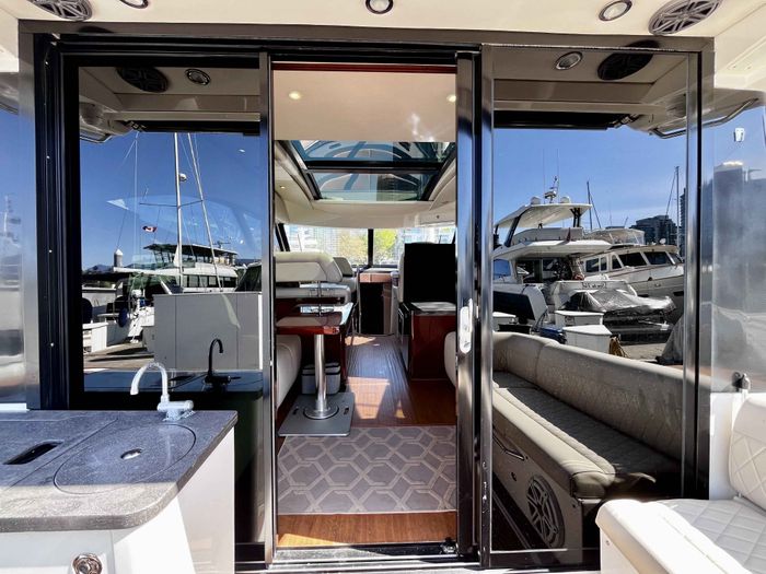 2015 Sea Ray 470 Sundancer Photo 13 of 62