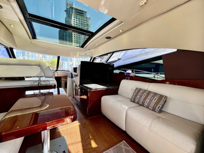 2015 Sea Ray 470 Sundancer Photo 14 of 62