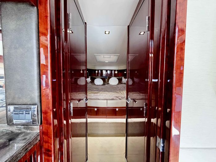 2015 Sea Ray 470 Sundancer Photo 37 of 62