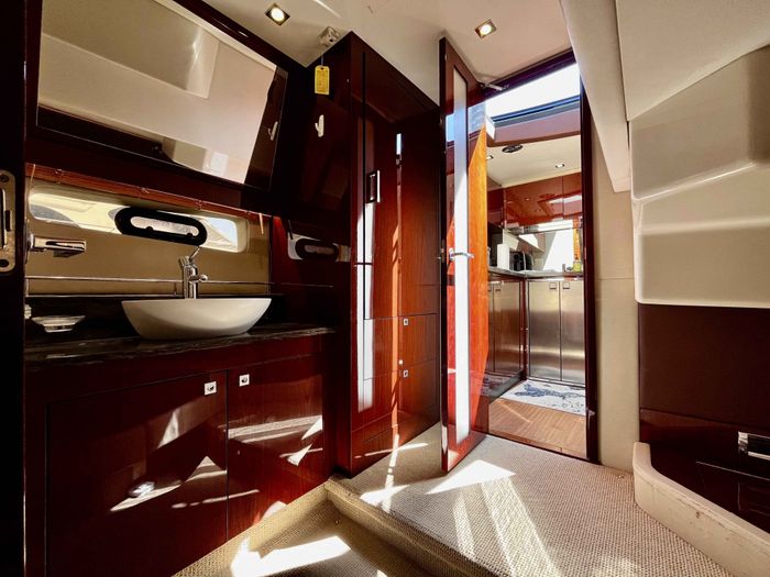 2015 Sea Ray 470 Sundancer Photo 41 of 62