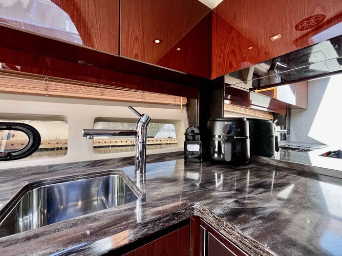 2015 Sea Ray 470 Sundancer Photo 30 of 62