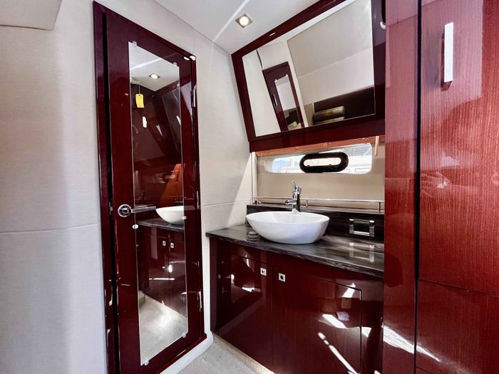 2015 Sea Ray 470 Sundancer Photo 43 of 62