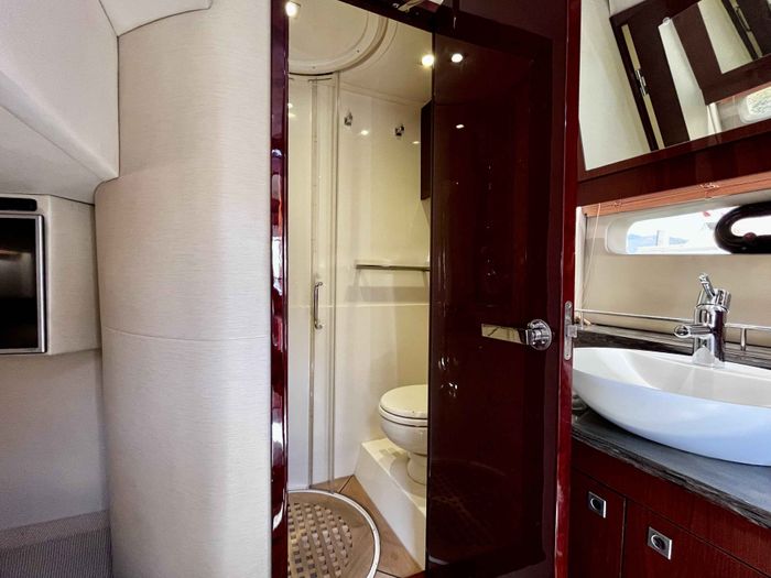 2015 Sea Ray 470 Sundancer Photo 45 of 62